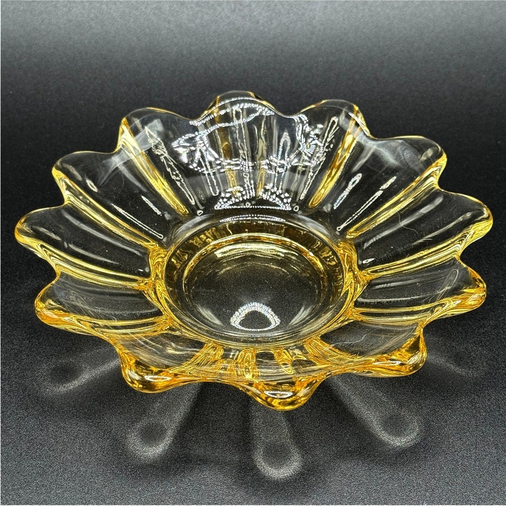 Buttercup Yellow Vintage Glass Ruffled Bowl Flower‎ Dish Scalloped Edge Trinket
